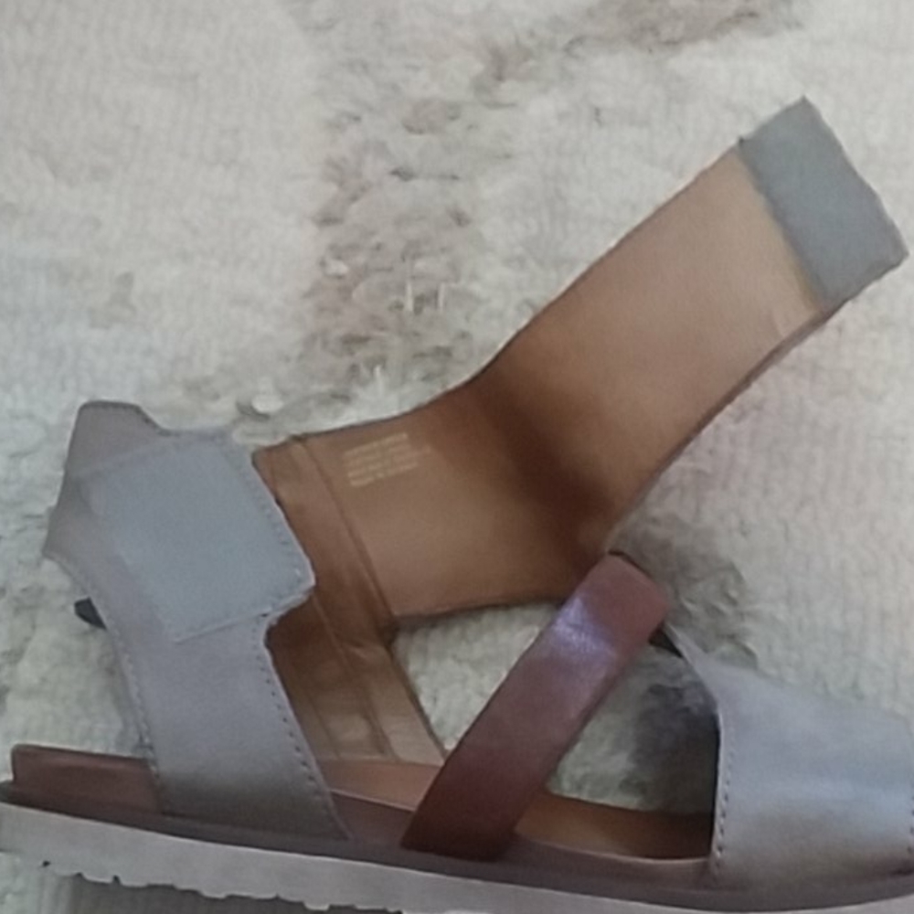 Miz Mooz Tan and Brown Sandals - Picture 6 of 9